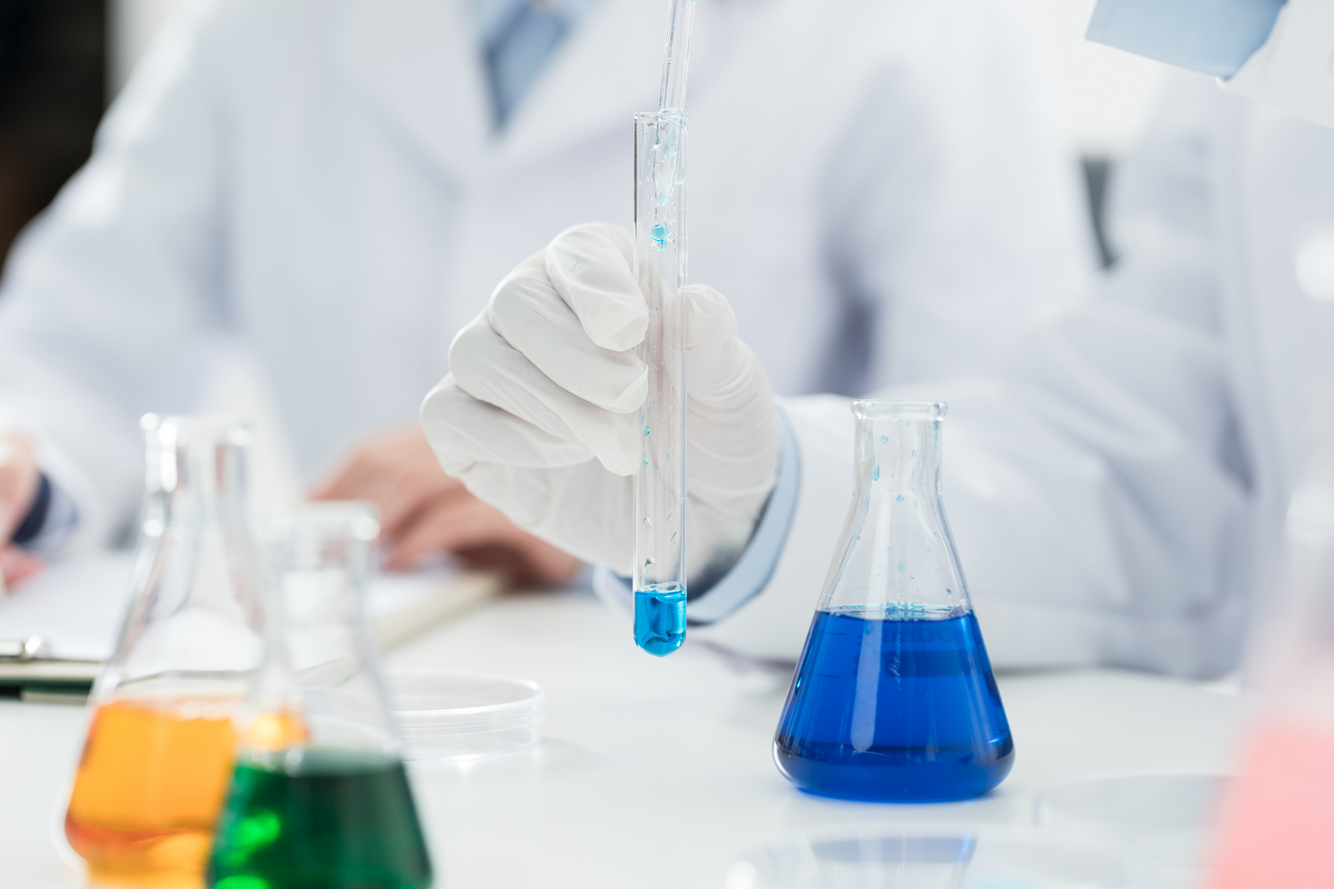 旧改政策持续发力，外墙翻新涂料市场需求激增